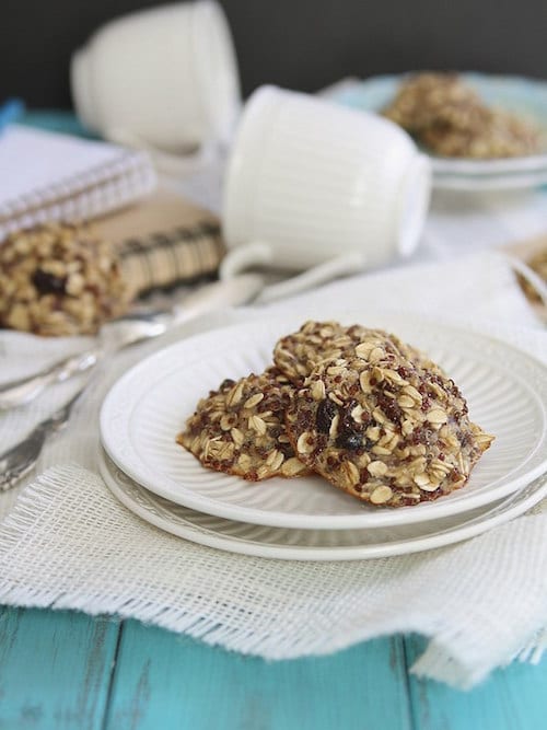 Oatmeal-Raisin-Quinoa-Breakfast-Cookies