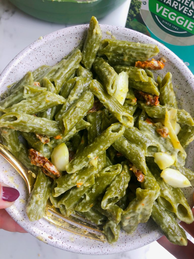 Creamy Garlic and Sun-dried Tomato Veggie Pasta